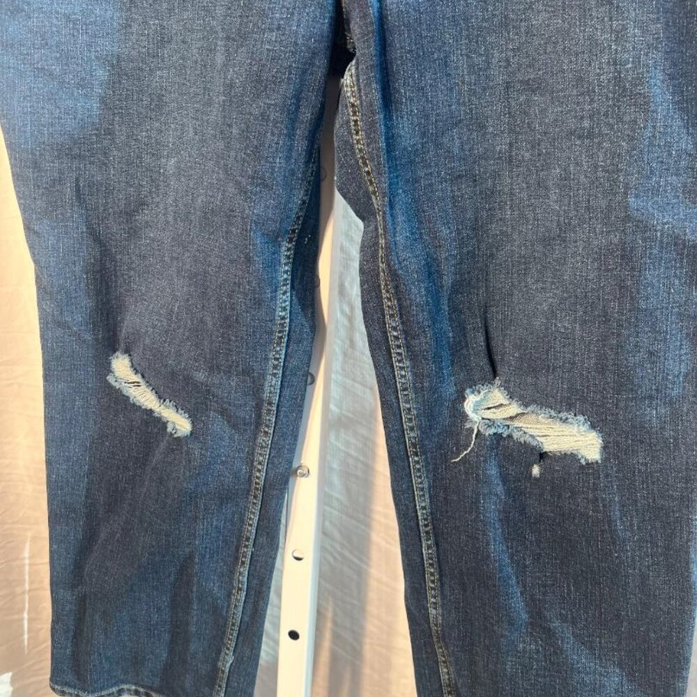 Wrangler High Rise True Straight Crop in Medium Wash - Size 16 - Picture 3 of 9
